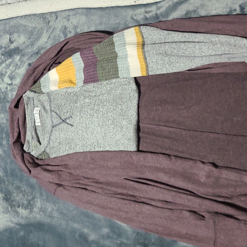 Lightweight knit cardigan, grey long sleeve stripped tshirt